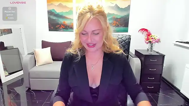 Snapshot of Mira_Whites chatting on 13, 7, 2026 Mira Whites online show from 13, 7, 2026