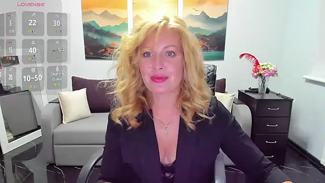 Snapshot of Mira_Whites chatting on 15, 7, 2026 Mira Whites online show from 15, 7, 2026
