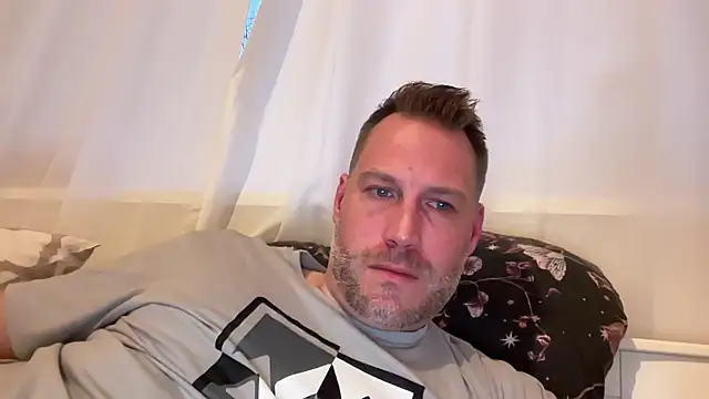 Christian87xxx online show from 8, 11, 2025