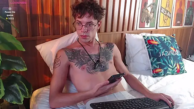 Snapshot of William_Henry_ chatting on 14, 6, 2026 William Henry online show from 14, 6, 2026
