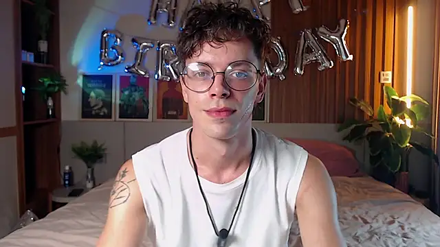 Snapshot of William_Henry_ chatting on 6, 5, 2026 William Henry online show from 6, 5, 2026