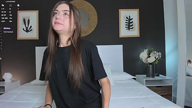 AlannaRussell  online show from 9, 11, 2025