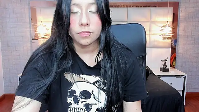 Nohemi louse online show from 15, 11, 2025