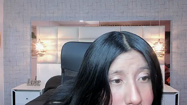 Nohemi louse online show from 12, 11, 2025