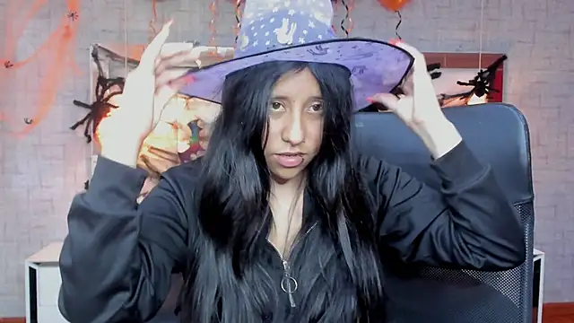 Nohemi louse online show from 28, 10, 2025