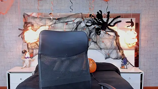 Nohemi louse online show from 31, 10, 2025