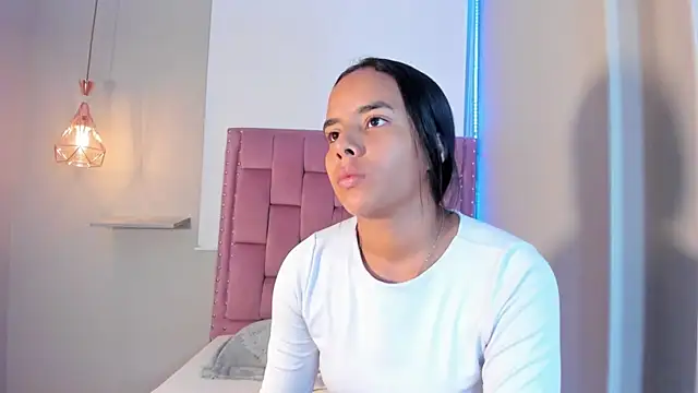 Roxy Stonee online show from 10, 4, 2026