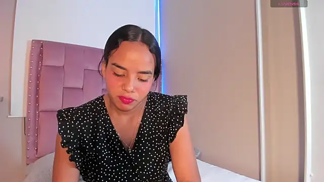 Roxy Stonee online show from 21, 4, 2026