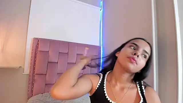 Roxy Stonee online show from 11, 3, 2026