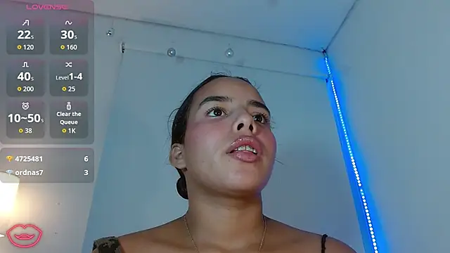 Roxy Stonee online show from 7, 10, 2025