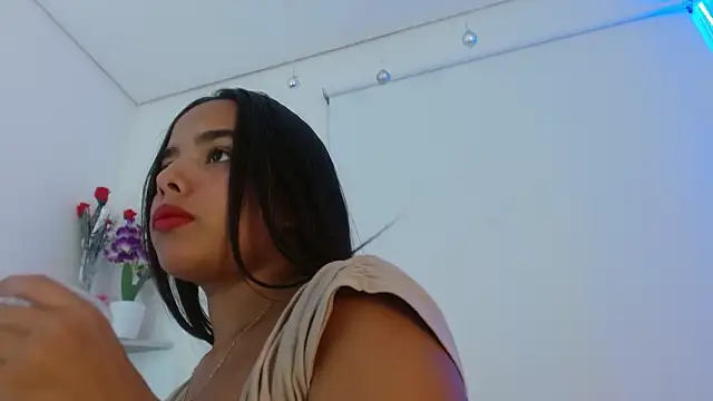 Roxy Stonee online show from 28, 10, 2025