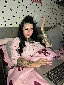 Snapshot of tempzzz12 chatting on 18, 5, 2026 tempzzz12 online show from 18, 5, 2026