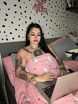 Snapshot of tempzzz12 chatting on 28, 4, 2026 tempzzz12 online show from 28, 4, 2026