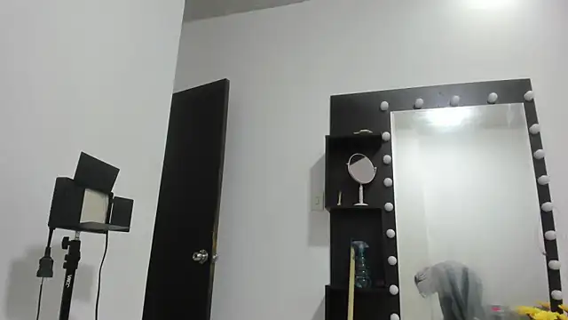 Annyrosee online show from 18, 3, 2025