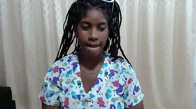 Snapshot of CanelaFierce chatting on 30, 1, 2025 CanelaFierce online show from 30, 1, 2025