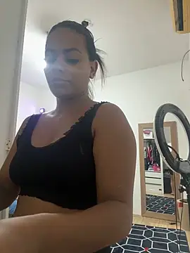Vivymarques online show from 15, 2, 2025