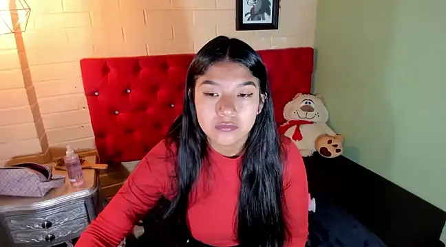 Snapshot of ScarletKray chatting on 5, 3, 2025 ScarletKray online show from 5, 3, 2025
