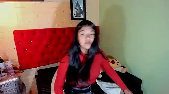 Snapshot of ScarletKray chatting on 5, 3, 2025 ScarletKray online show from 5, 3, 2025