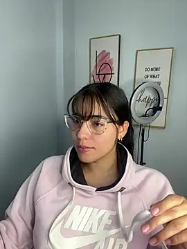 Snapshot of megan_cl chatting on 24, 2, 2025 megan cl online show from 24, 2, 2025