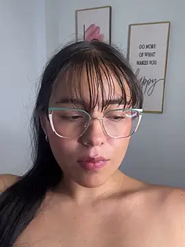 Snapshot of megan_cl chatting on 21, 2, 2025 megan cl online show from 21, 2, 2025