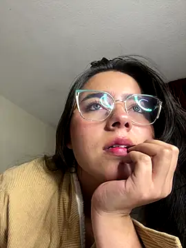 Snapshot of megan_cl chatting on 2, 10, 2025 megan cl online show from 2, 10, 2025