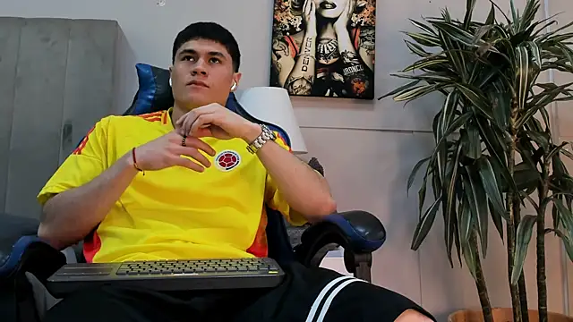 Snapshot of roan_birkin chatting on 7, 7, 2026 roan birkin online show from 7, 7, 2026