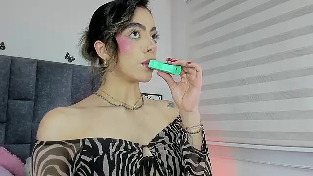 Violetta Ficher online show from 1, 12, 2025