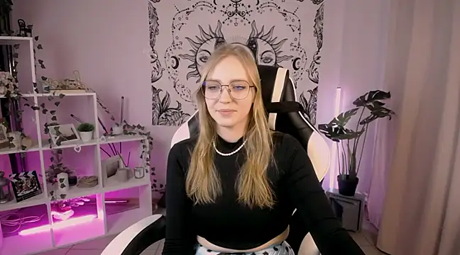 Snapshot of VeronicaAndersen chatting on 3, 3, 2025 VeronicaAndersen online show from 3, 3, 2025