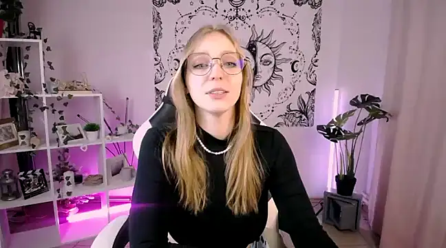 Snapshot of VeronicaAndersen chatting on 28, 2, 2025 VeronicaAndersen online show from 28, 2, 2025