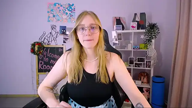 Snapshot of VeronicaAndersen chatting on 4, 2, 2025 VeronicaAndersen online show from 4, 2, 2025