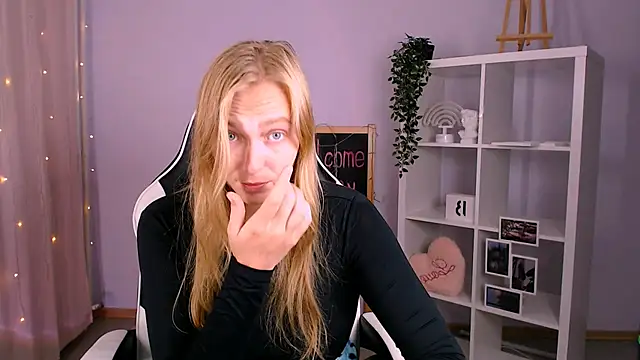 Snapshot of VeronicaAndersen chatting on 9, 9, 2025 VeronicaAndersen online show from 9, 9, 2025