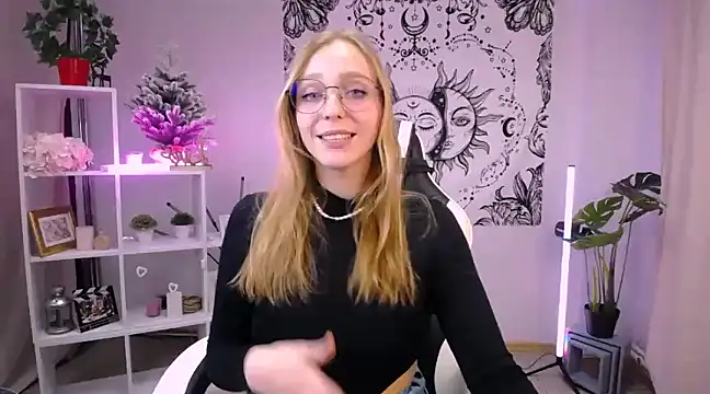 Snapshot of VeronicaAndersen chatting on 13, 2, 2025 VeronicaAndersen online show from 13, 2, 2025