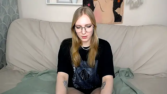 Snapshot of VeronicaAndersen chatting on 21, 2, 2025 VeronicaAndersen online show from 21, 2, 2025