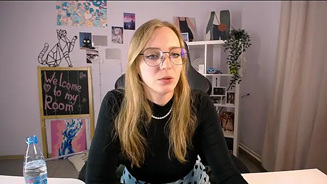 Snapshot of VeronicaAndersen chatting on 6, 3, 2025 VeronicaAndersen online show from 6, 3, 2025