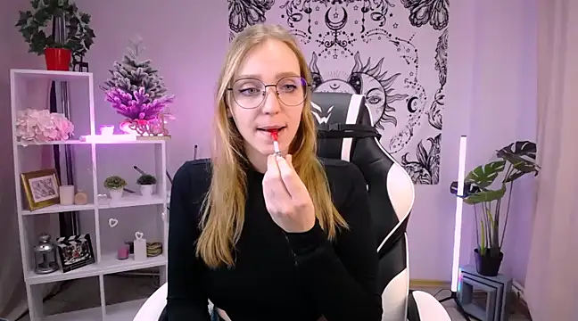 Snapshot of VeronicaAndersen chatting on 13, 2, 2025 VeronicaAndersen online show from 13, 2, 2025