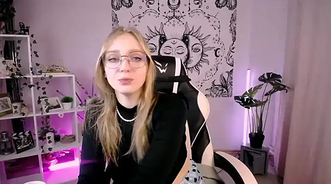 Snapshot of VeronicaAndersen chatting on 27, 2, 2025 VeronicaAndersen online show from 27, 2, 2025