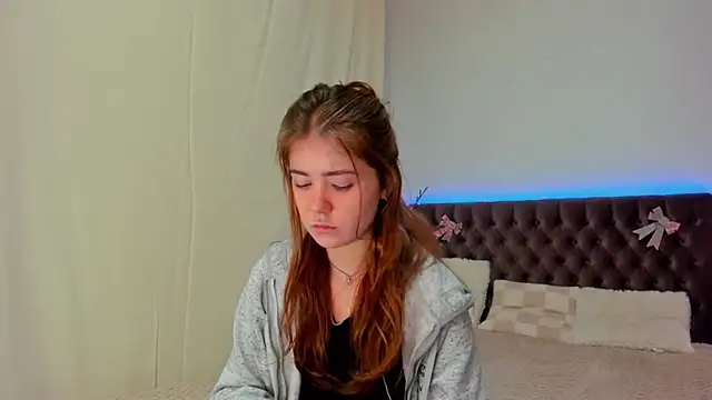 Ella Mayers online show from 8, 3, 2025