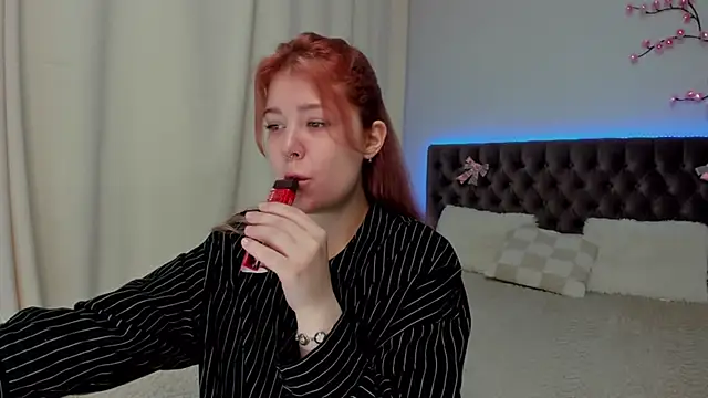 Ella Mayers online show from 18, 9, 2025