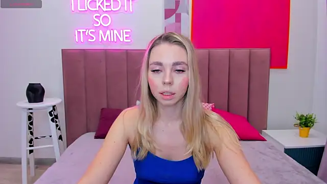 TessaAdorable online show from 8, 11, 2025