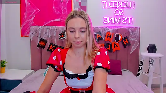 TessaAdorable online show from 27, 10, 2025