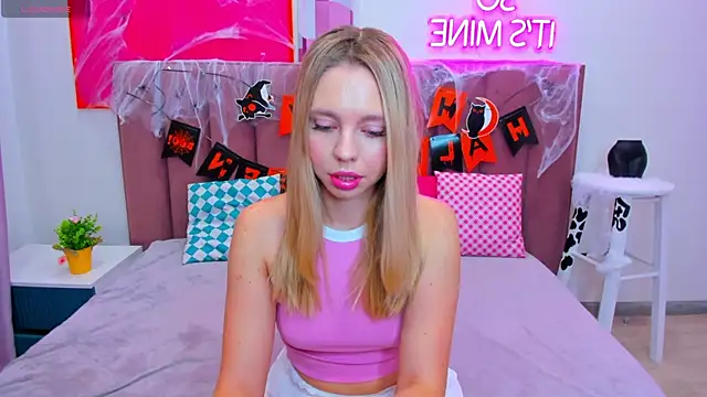 TessaAdorable online show from 29, 10, 2025