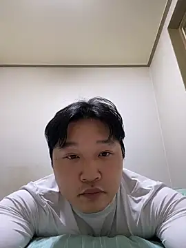 Snapshot of offwhite777 chatting on 7, 2, 2025 offwhite777 online show from 7, 2, 2025