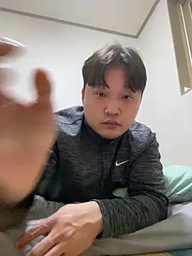 Snapshot of offwhite777 chatting on 25, 2, 2025 offwhite777 online show from 25, 2, 2025