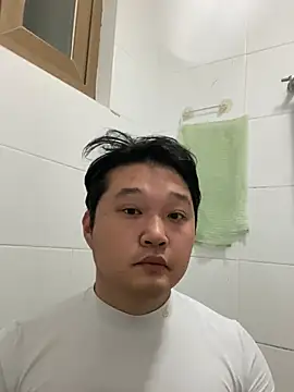Snapshot of offwhite777 chatting on 9, 2, 2025 offwhite777 online show from 9, 2, 2025