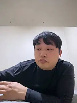 Snapshot of offwhite777 chatting on 4, 2, 2025 offwhite777 online show from 4, 2, 2025