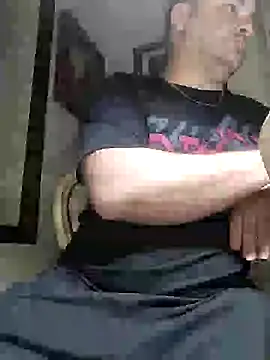 Snapshot of NAvoglia chatting on 26, 9, 2025 NAvoglia online show from 26, 9, 2025