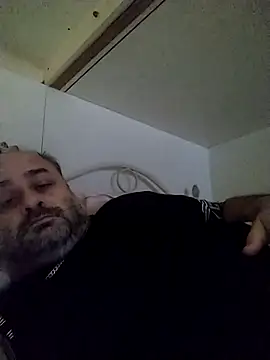 Snapshot of NAvoglia chatting on 5, 10, 2025 NAvoglia online show from 5, 10, 2025