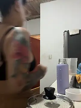 Snapshot of Emma_Giraldo chatting on 29, 10, 2025 Emma Giraldo online show from 29, 10, 2025