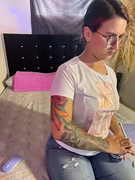 Emma Giraldo online show from 21, 6, 2026
