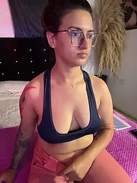 Emma Giraldo online show from 18, 6, 2026